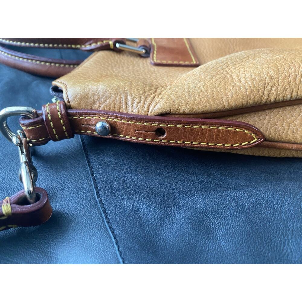 Dooney & Bourke Florentine VTG Satchel Med Camel Tear Drop Crossbody Rare Classy - Picture 7 of 9